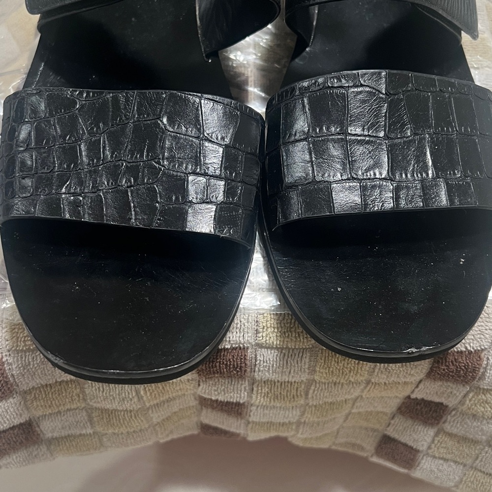 Vince Women's 'Salina' Leather Sandals - Picture 6 of 7